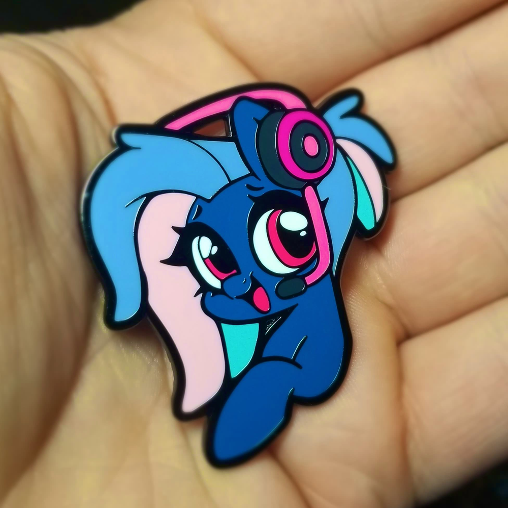 
            
                Load image into Gallery viewer, [LIMITED EDITION] PonyFest Online- Bit Rate Enamel Pin
            
        